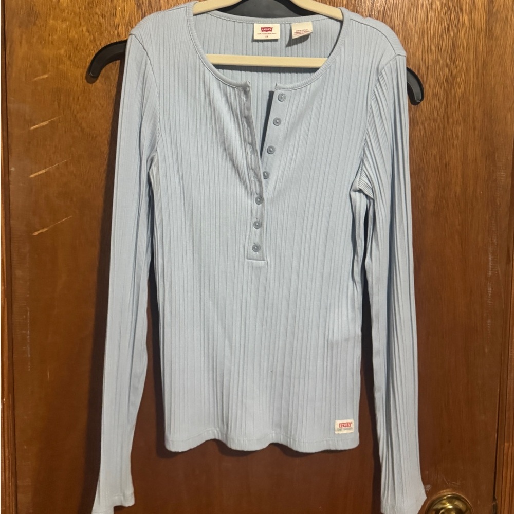 Levi’s 
XSMALL 
blue knit top